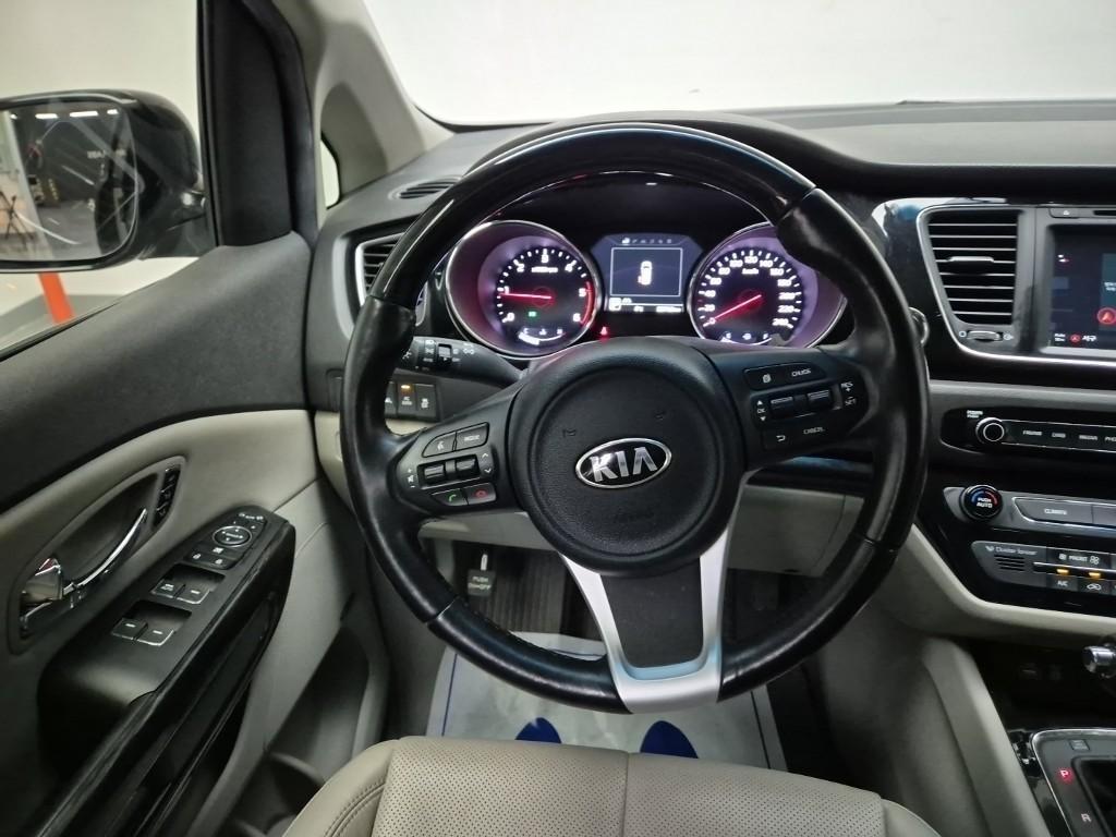 KIA Carnival - Vista 9