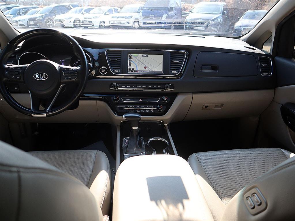KIA Carnival - Vista 9