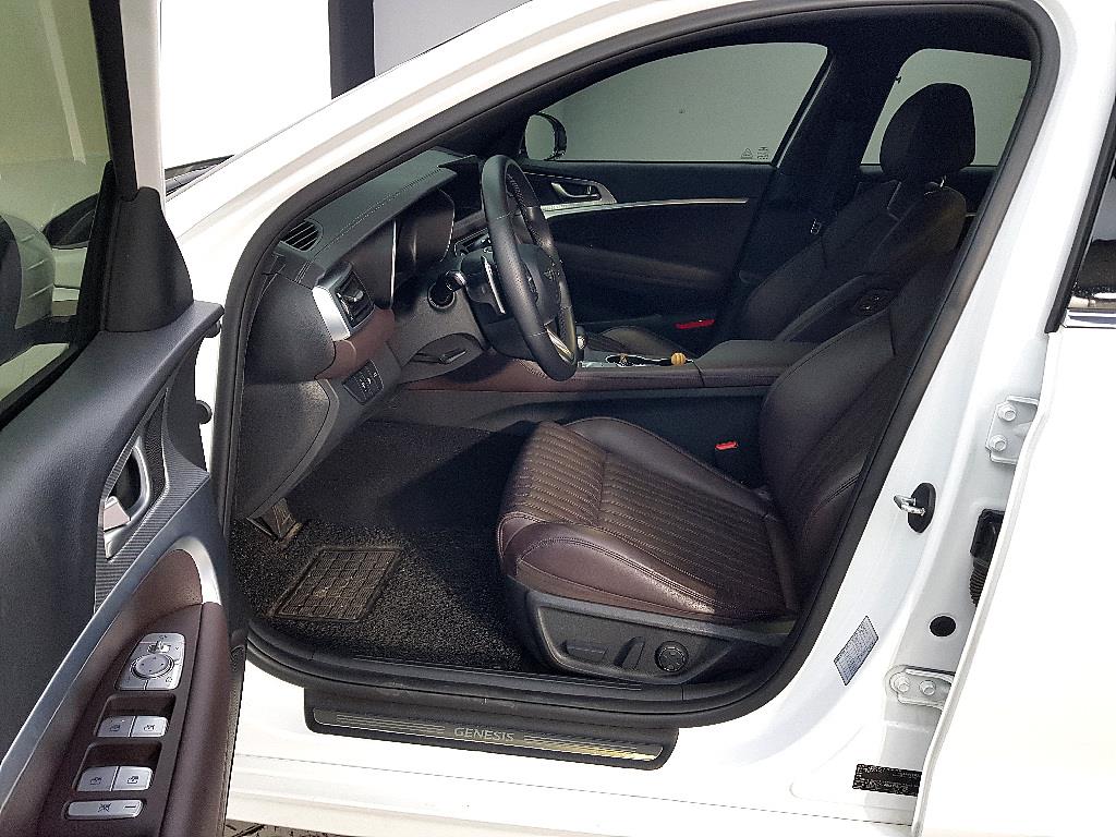 Genesis G70 - Vista 8