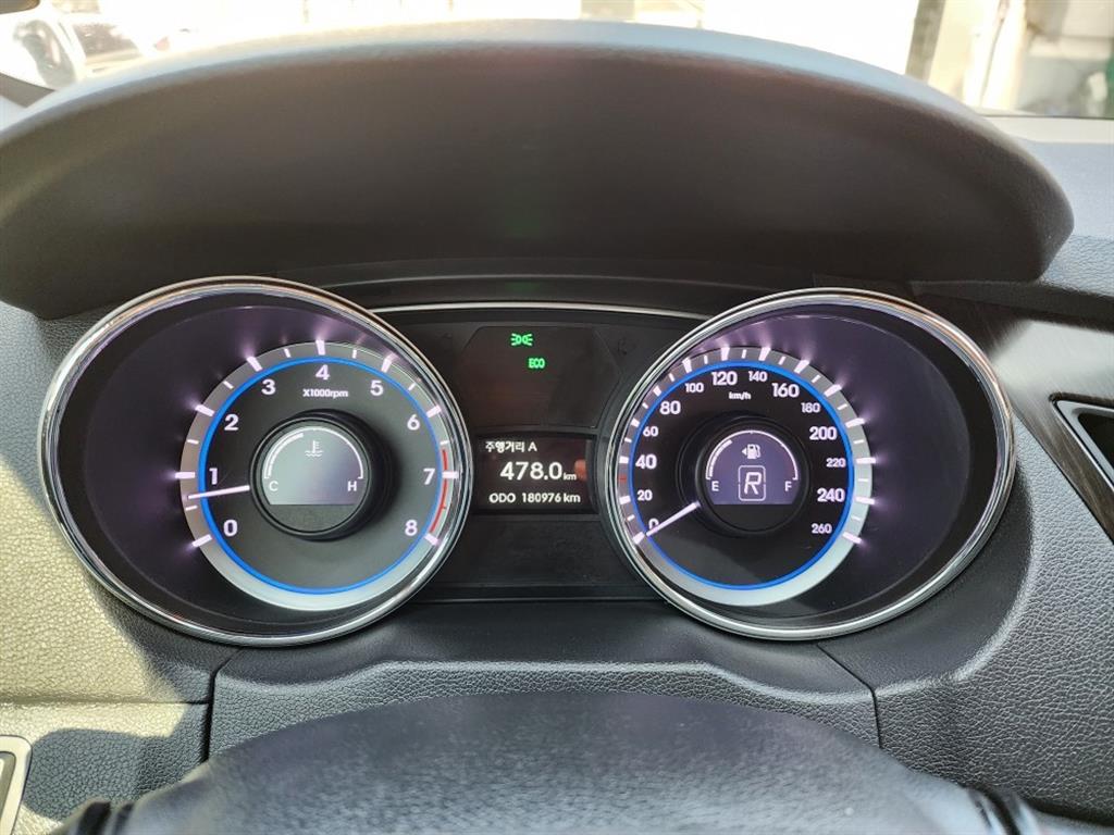 HYUNDAI Sonata - Vista 11