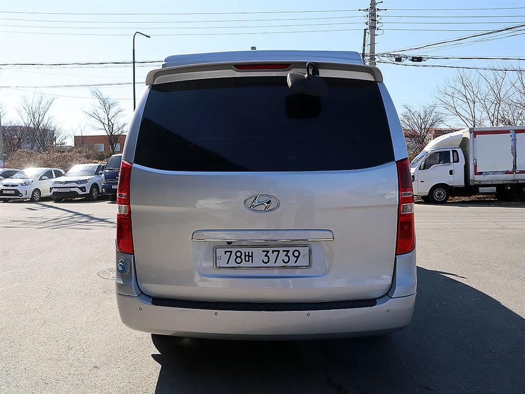 HYUNDAI Starex - Vista 7