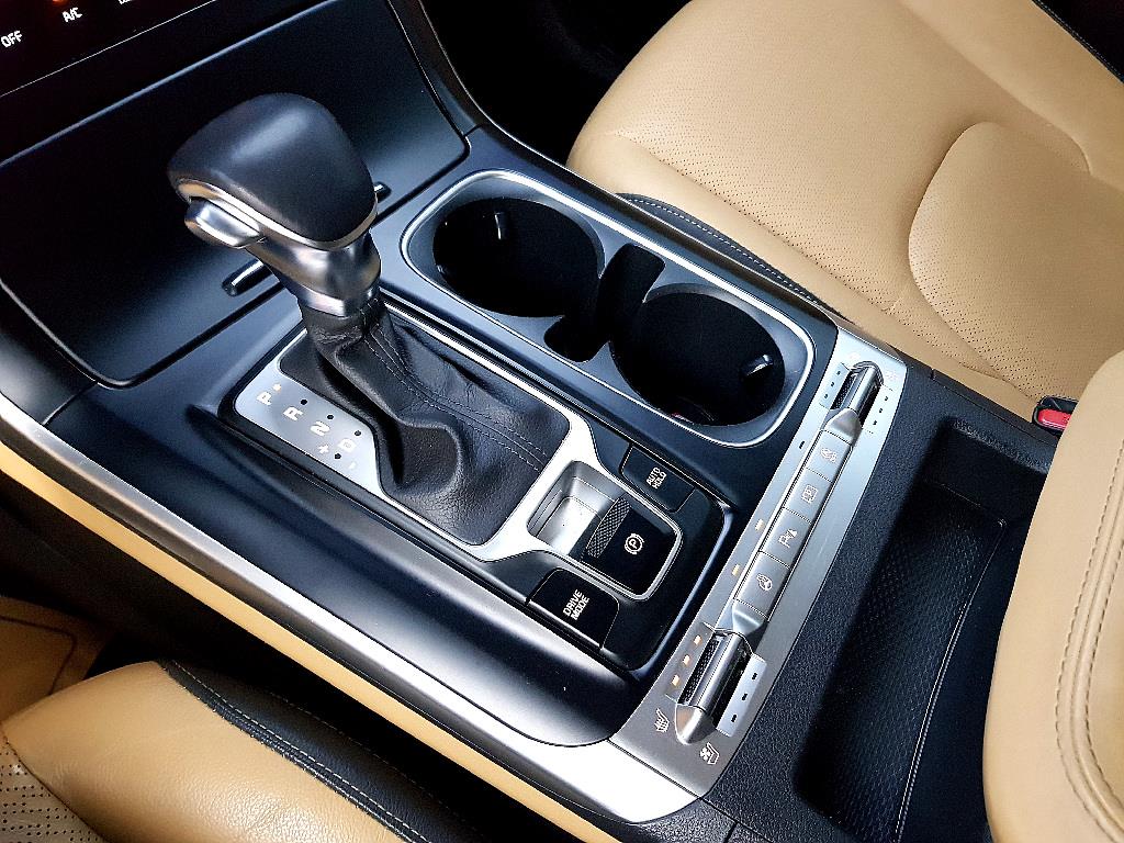 KIA Carnival - Vista 12