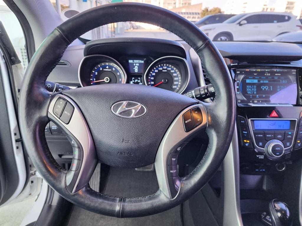 HYUNDAI i30 - Vista 10