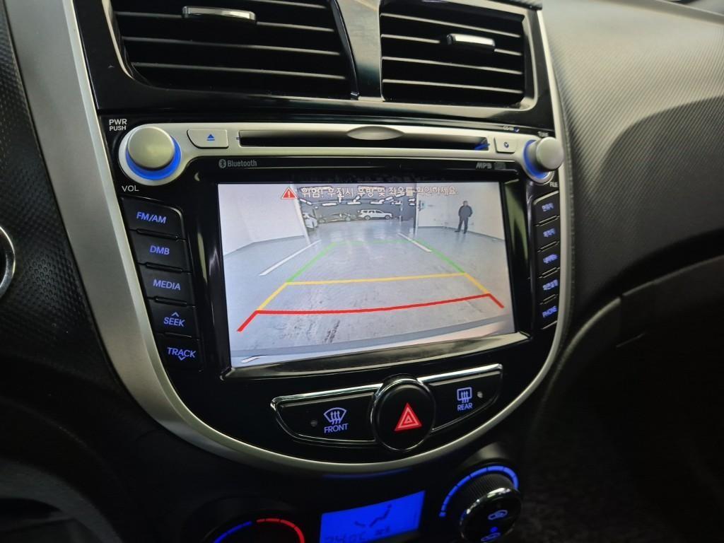 HYUNDAI Accent 2015 Plateado - Importación desde Corea - HF Imports Iquique - Foto 13