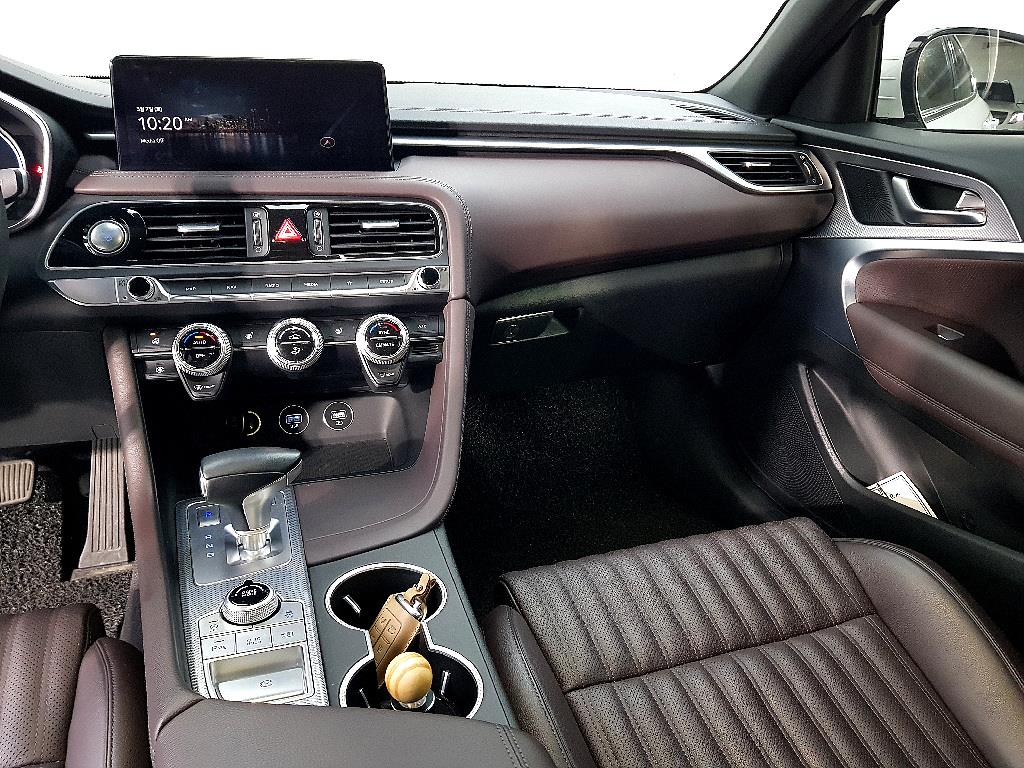 Genesis G70 - Vista 10