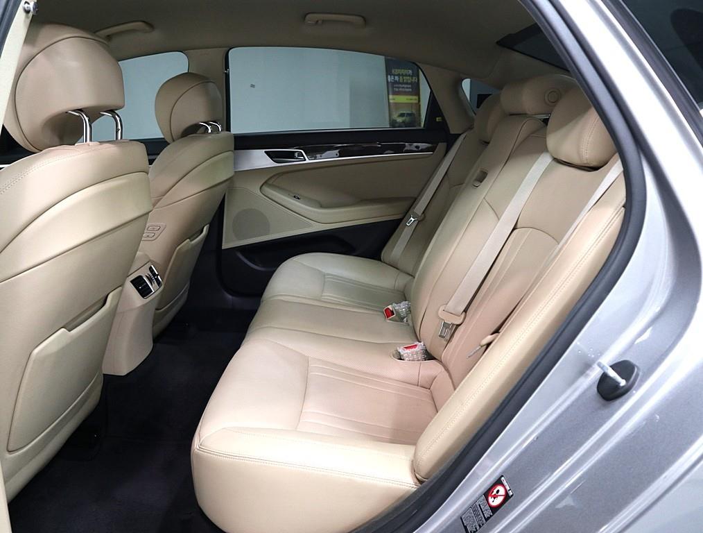 Genesis G80 - Vista 10