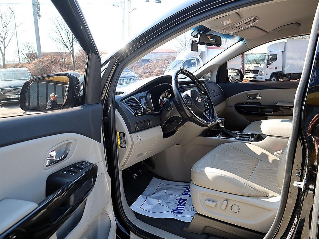 KIA Carnival - Vista 11