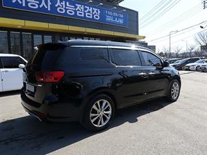 KIA Carnival - Vista 8