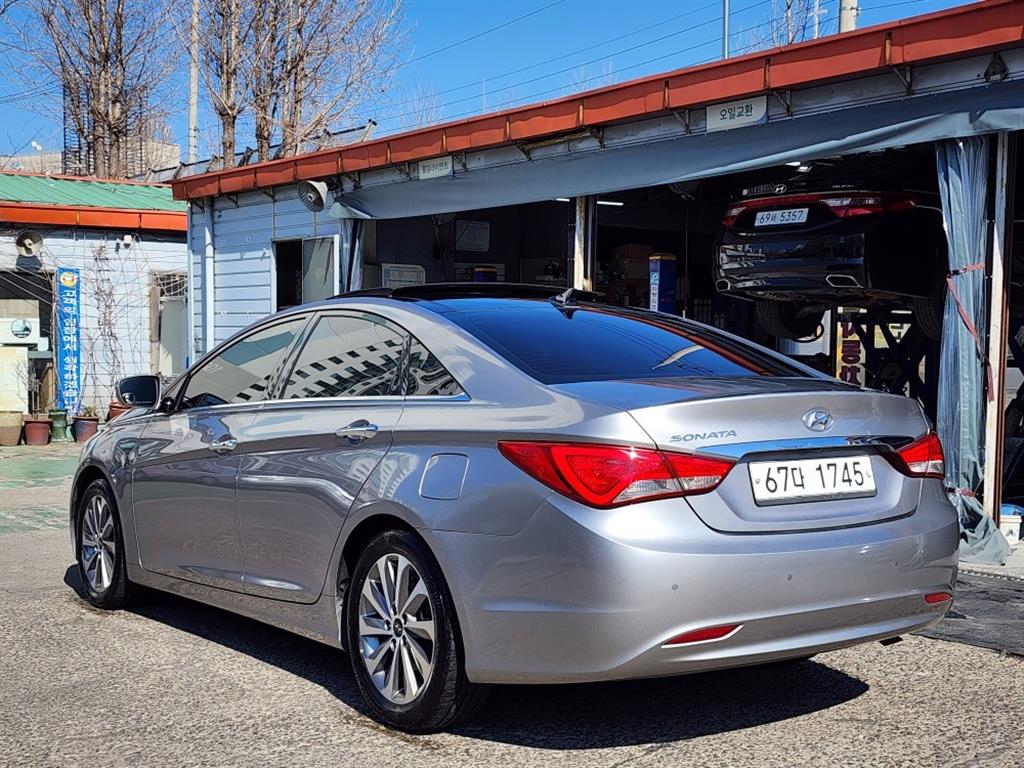 HYUNDAI Sonata - Vista 4