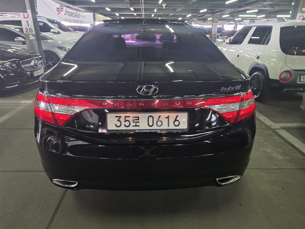 HYUNDAI Grandeur - Vista 5