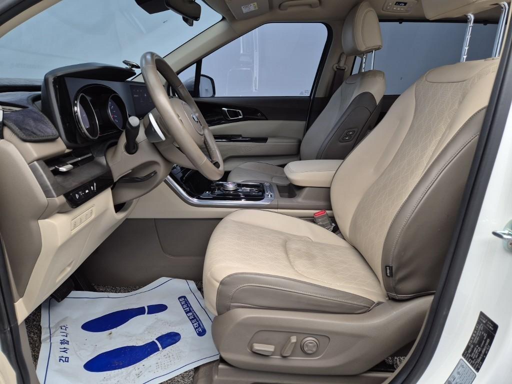 KIA Carnival - Vista 11
