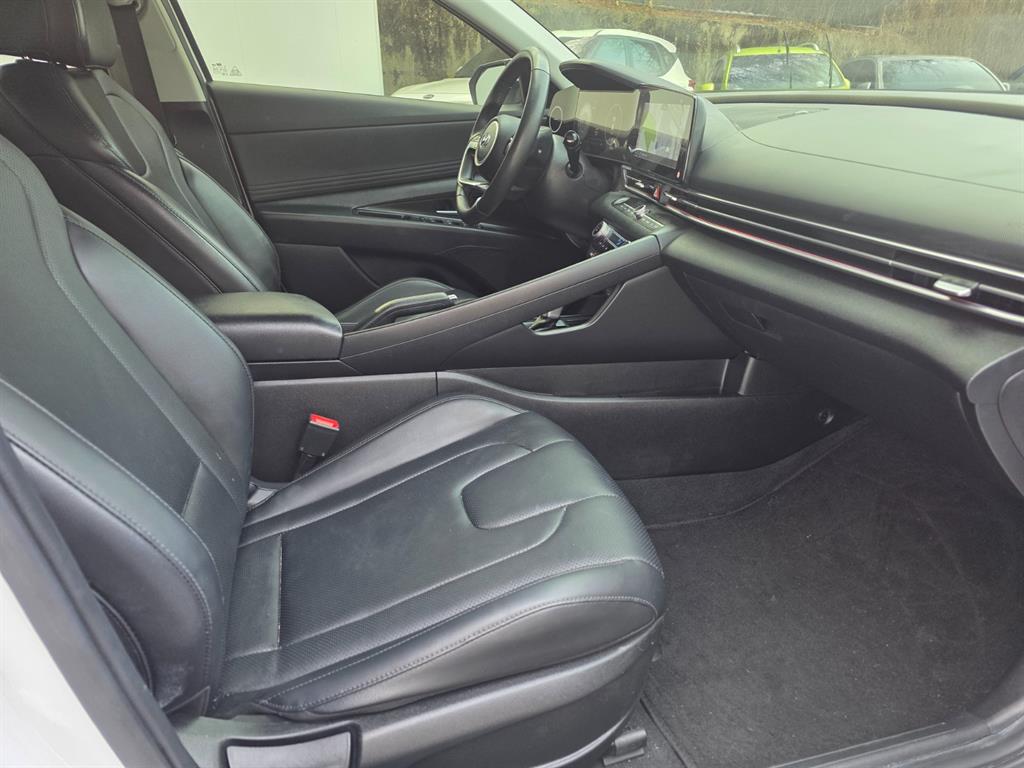 HYUNDAI Avante - Vista 10