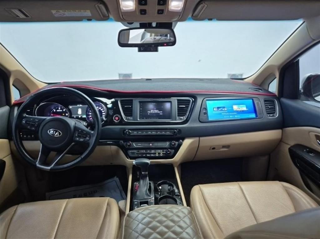 KIA Carnival - Vista 7