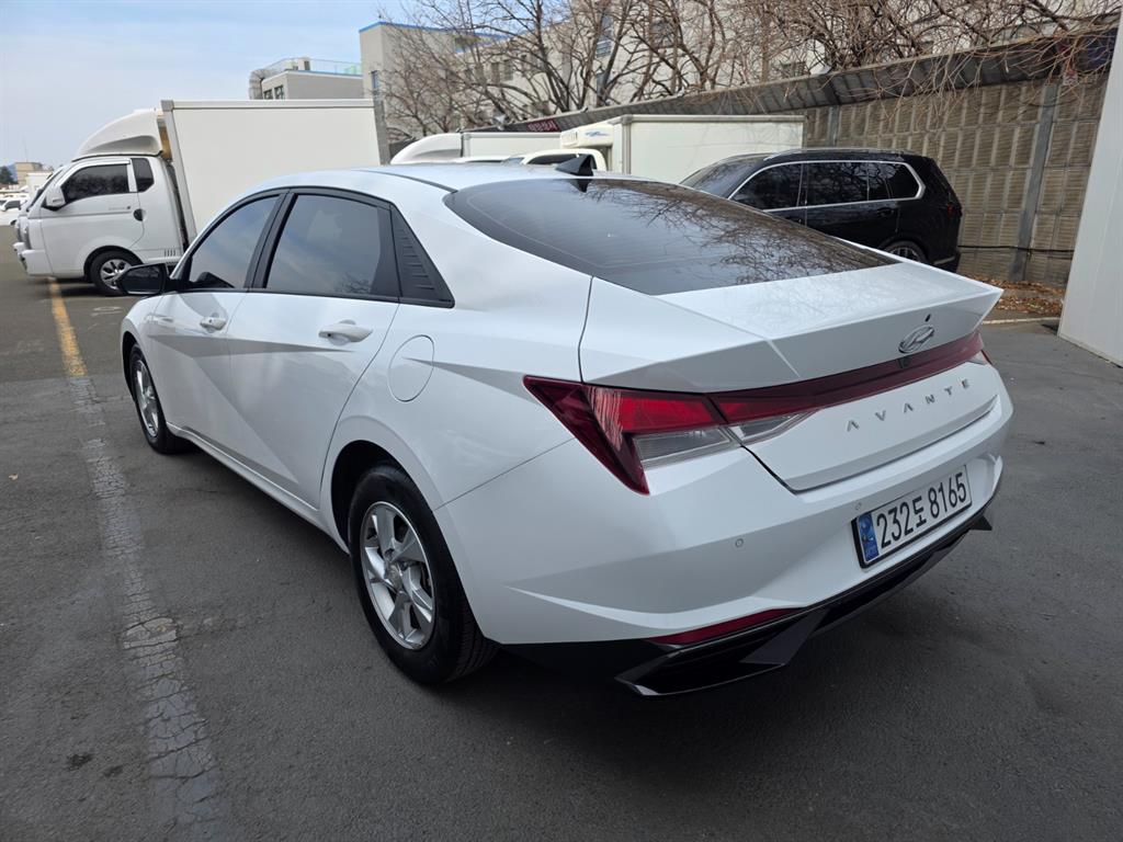 HYUNDAI Avante - Vista 6