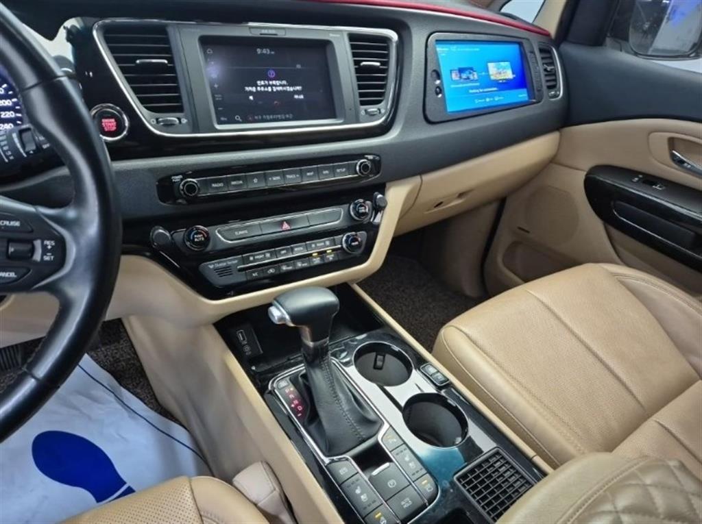 KIA Carnival - Vista 10