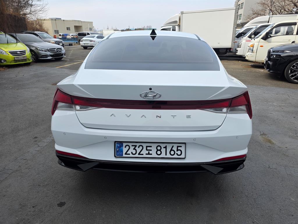 HYUNDAI Avante - Vista 5