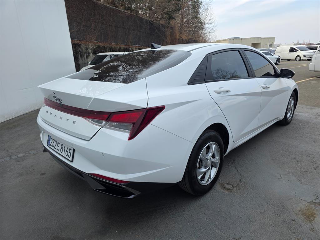 HYUNDAI Avante - Vista 4