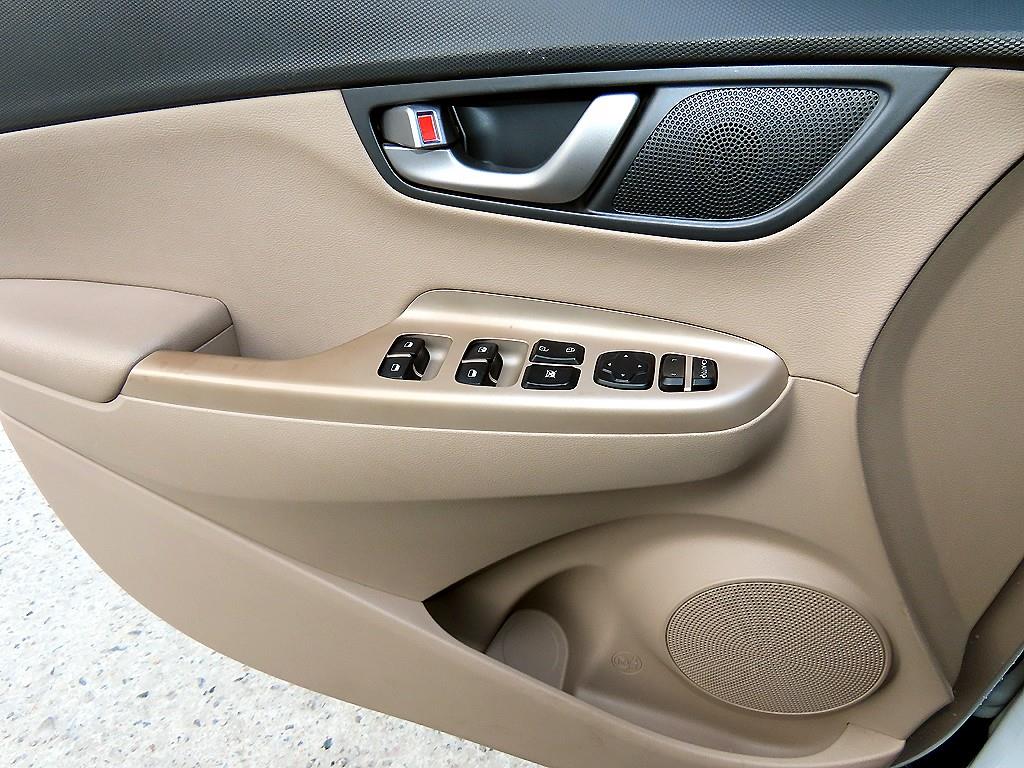 HYUNDAI Kona - Vista 12