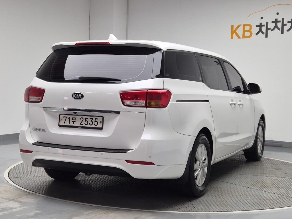 KIA Carnival - Vista 3