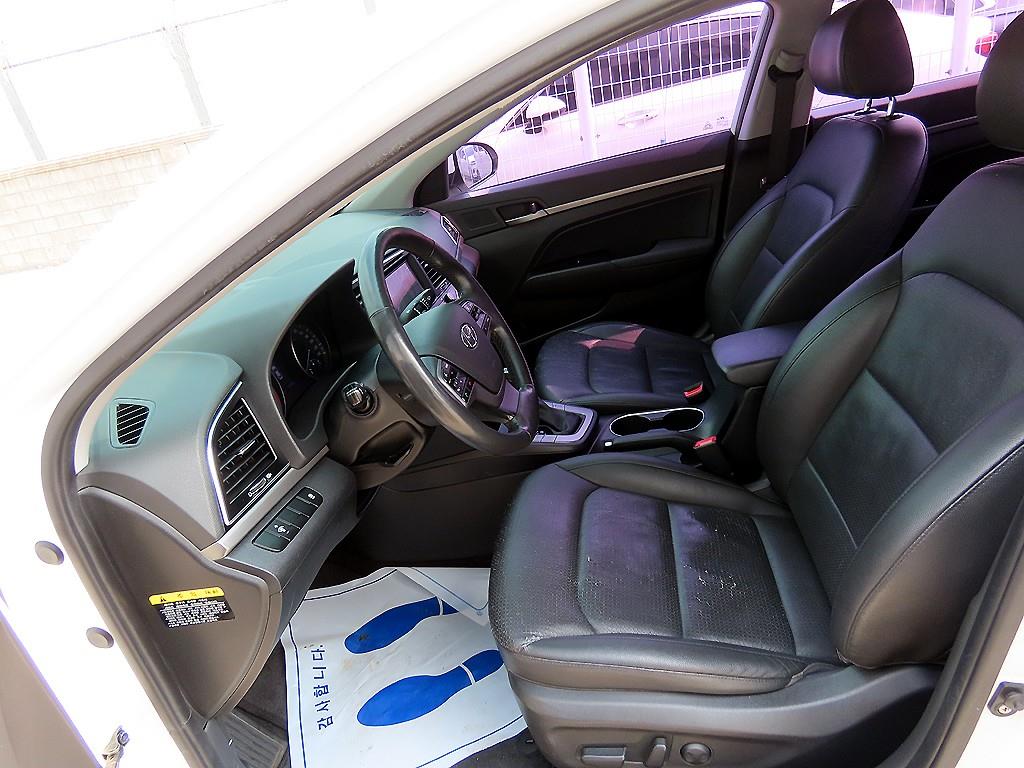 HYUNDAI Avante - Vista 5