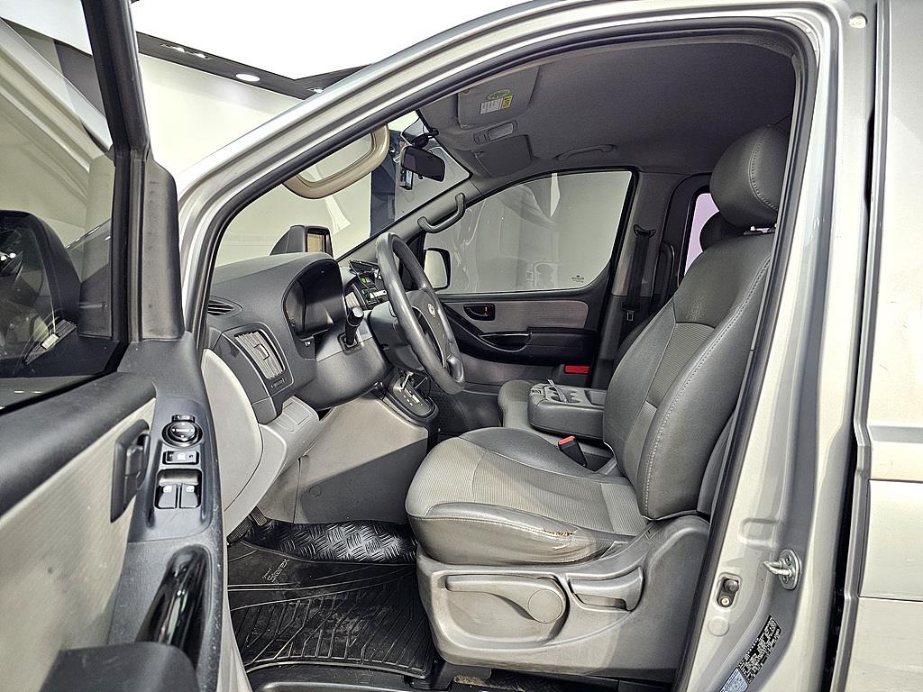 HYUNDAI Starex - Vista 7