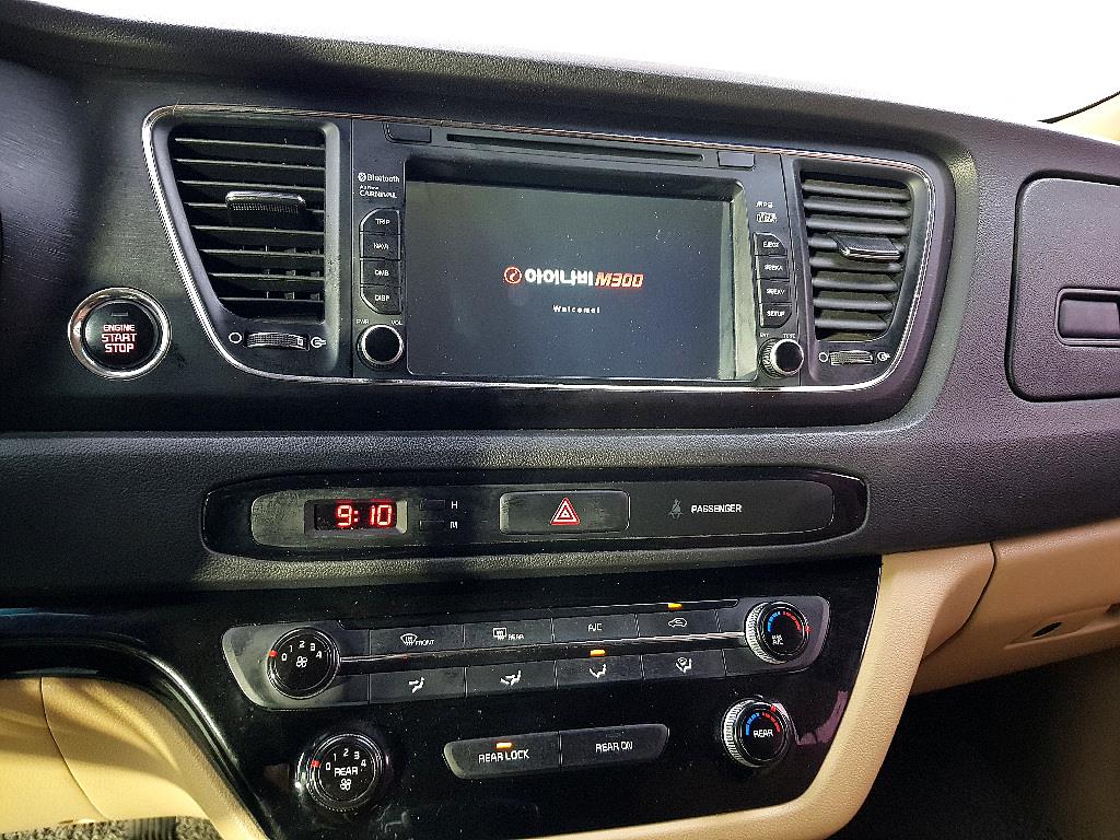 KIA Carnival - Vista 11