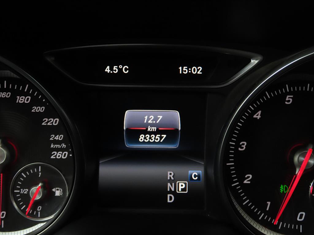 Mercedes Benz GLA Class - Vista 9