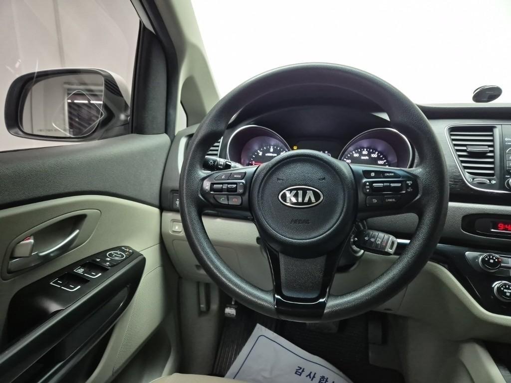 KIA Carnival - Vista 9