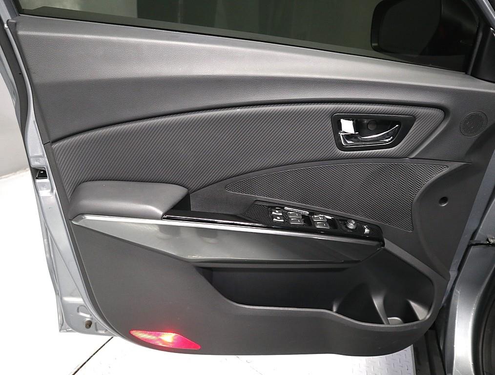 Ssangyong Tivoli - Vista 8