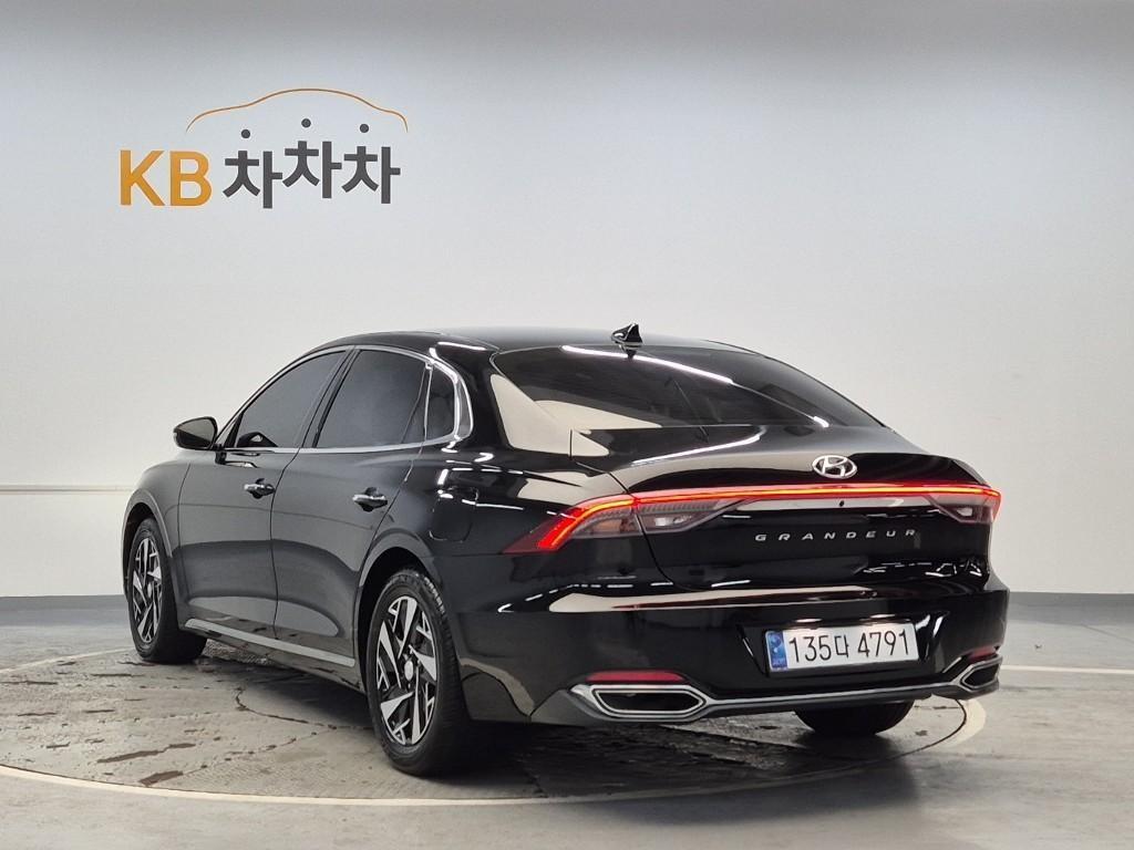 HYUNDAI Grandeur - Vista 2