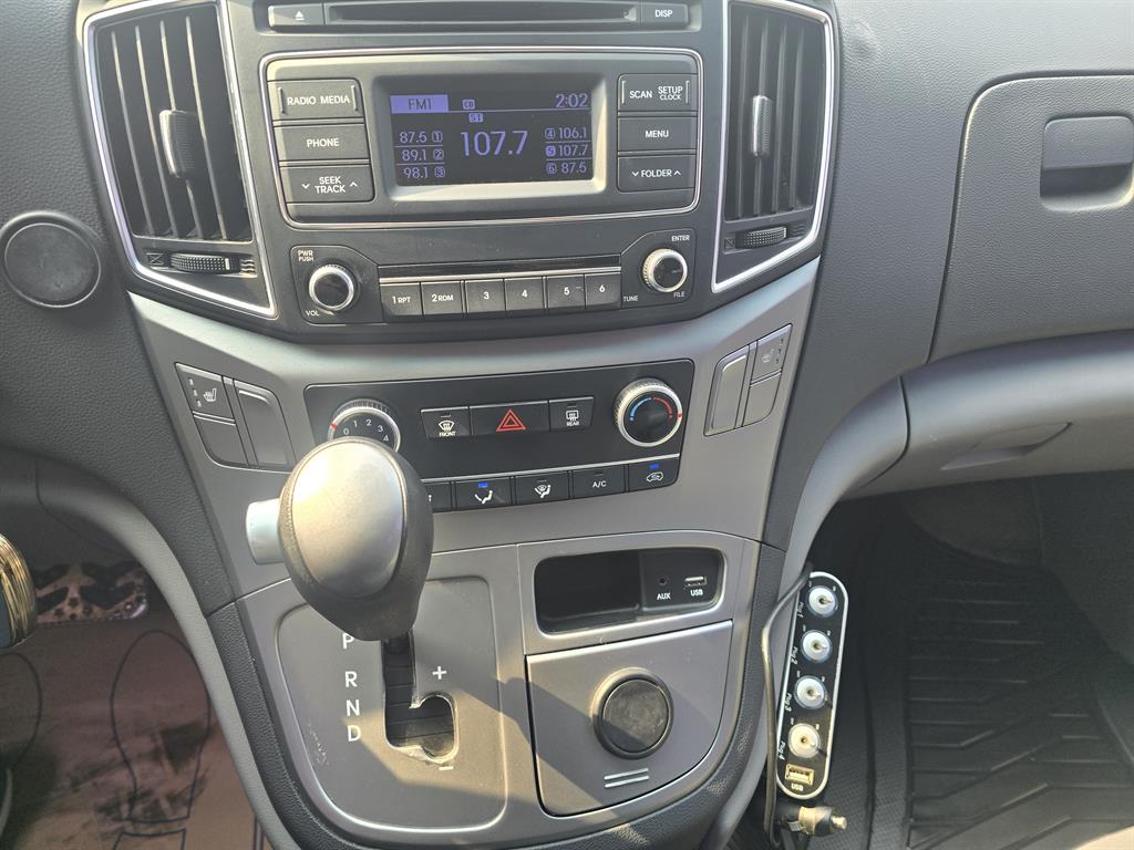 HYUNDAI Starex - Vista 7