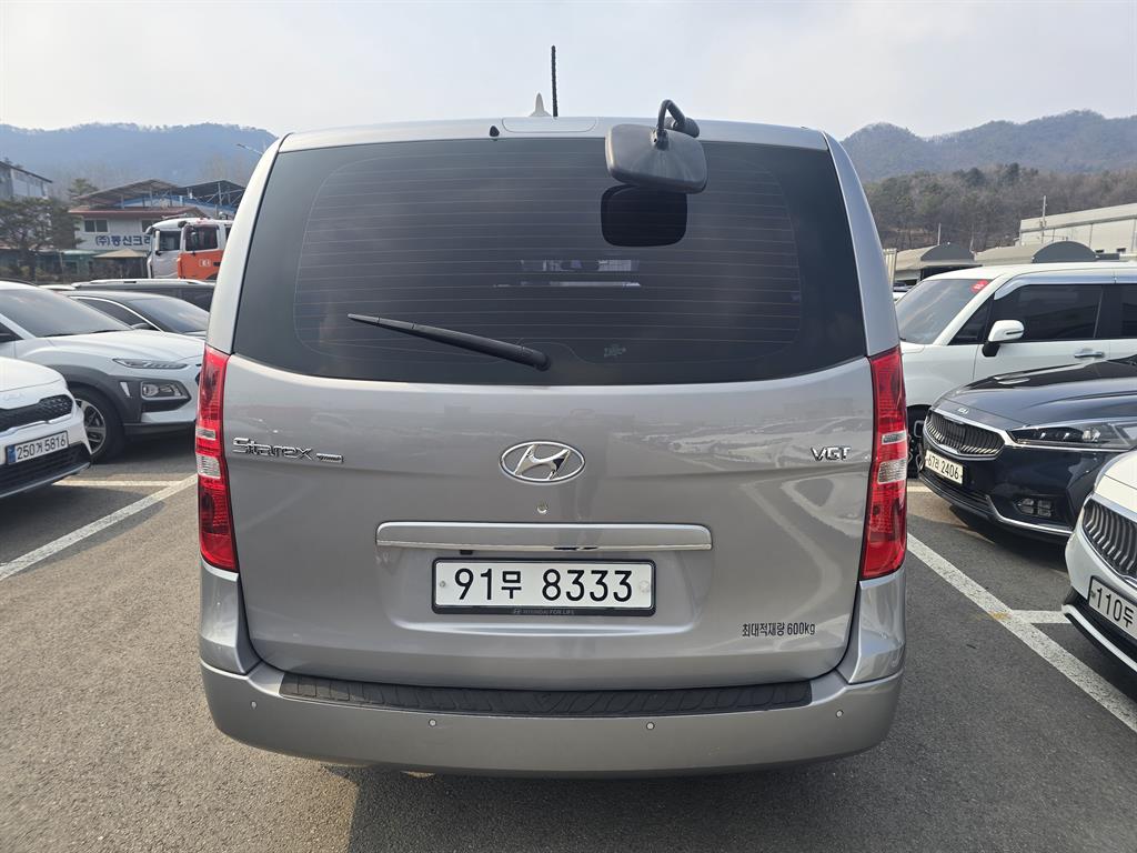 HYUNDAI Starex - Vista 3