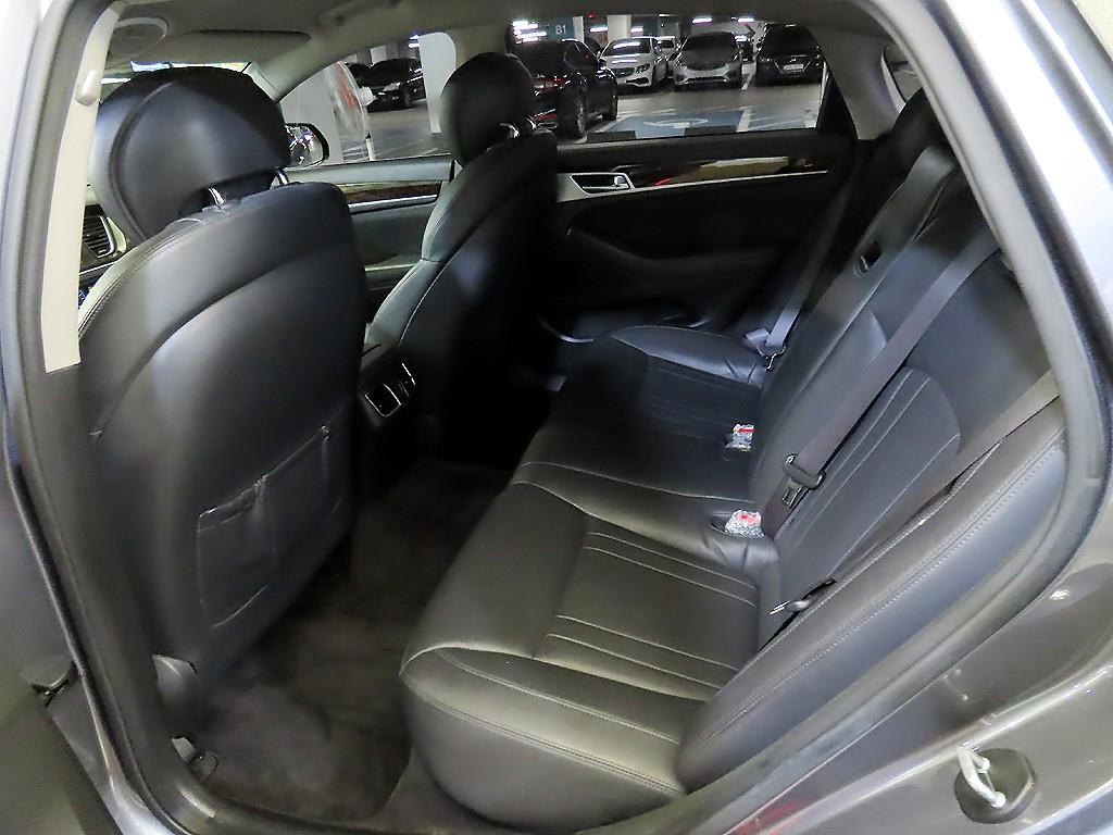 HYUNDAI Genesis - Vista 7