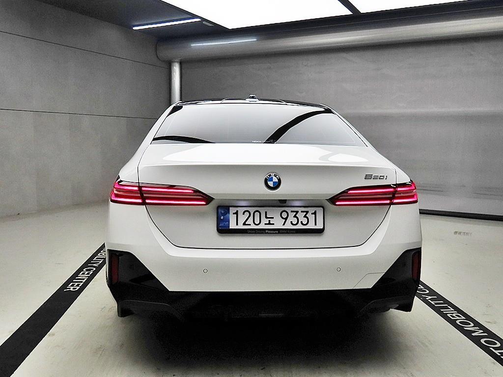 BMW 5 Series - Vista 3