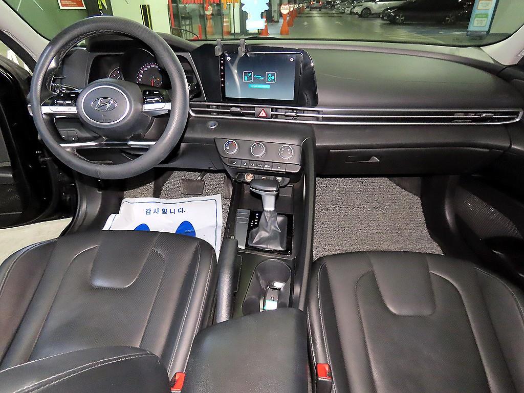 HYUNDAI Avante - Vista 10