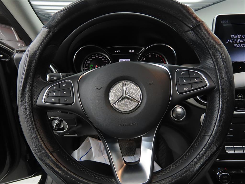 Mercedes Benz GLA Class - Vista 8