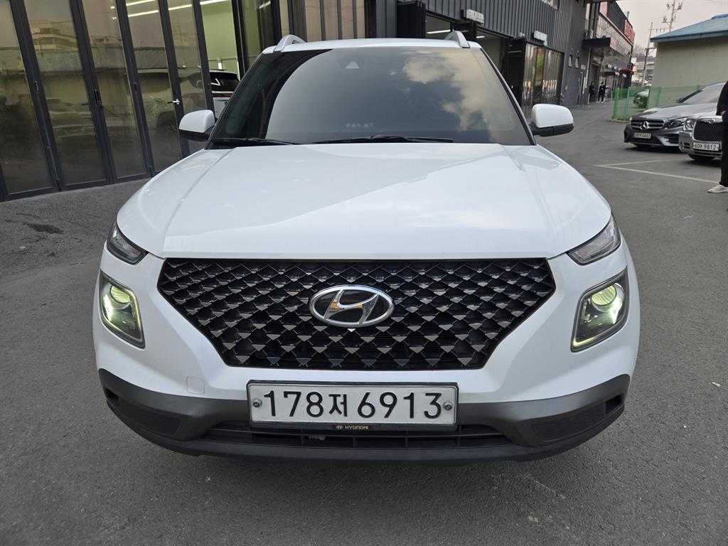 HYUNDAI Venue - Vista 3