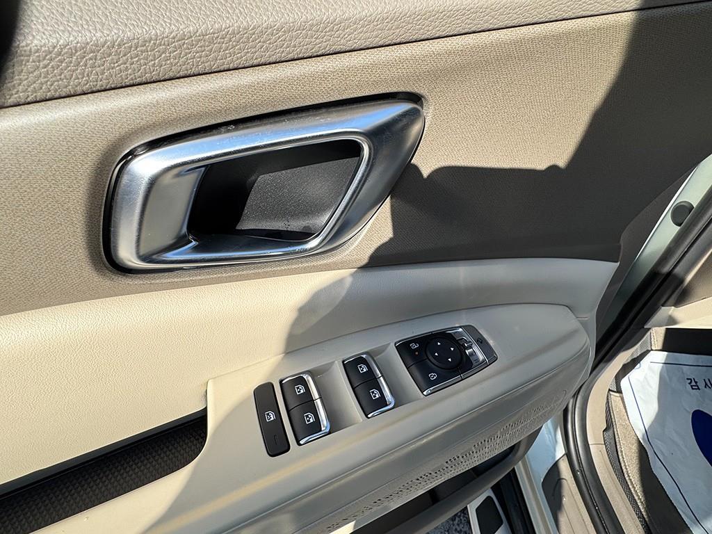 KIA Carnival - Vista 12