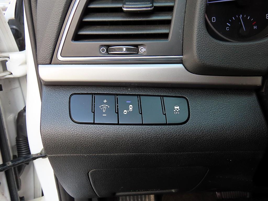 HYUNDAI Avante - Vista 12