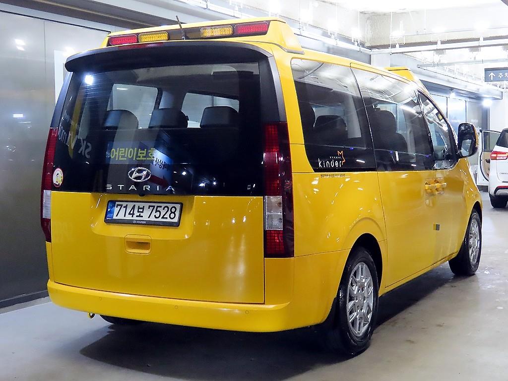HYUNDAI Staria - Vista 4