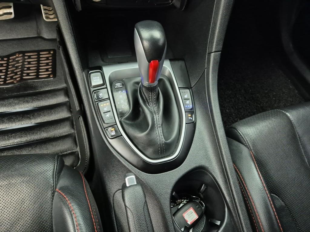 HYUNDAI Veloster - Vista 8