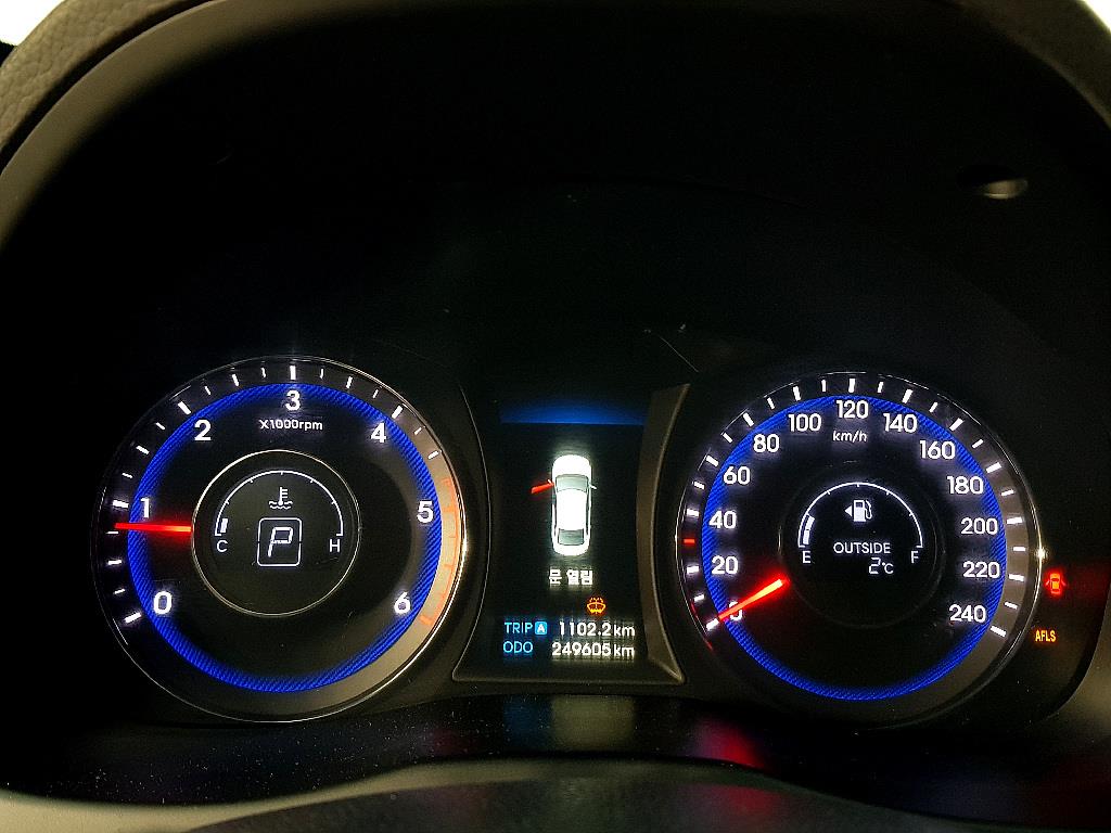 HYUNDAI i40 - Vista 7