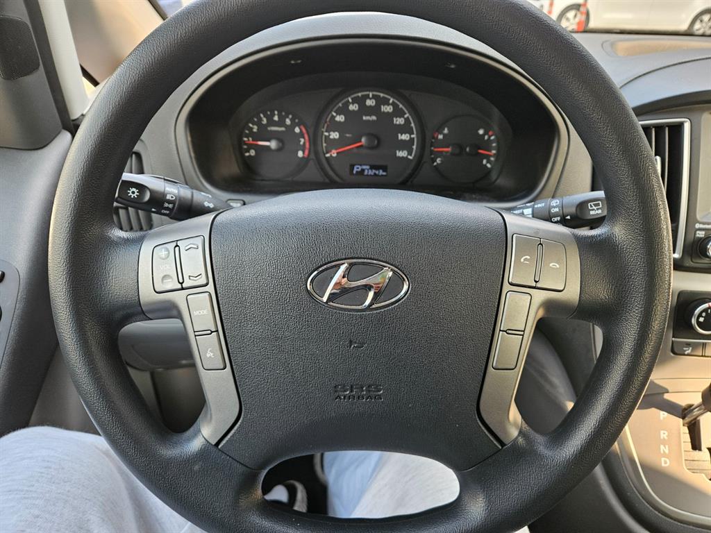 HYUNDAI Starex - Vista 9