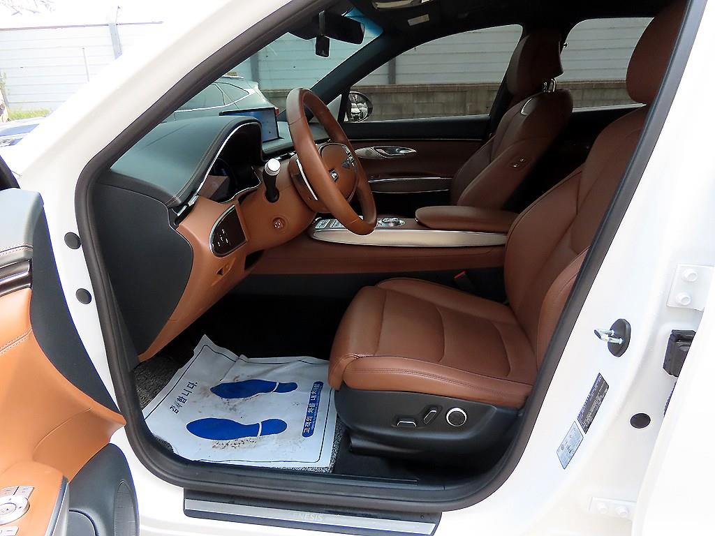 Genesis GV70 - Vista 5