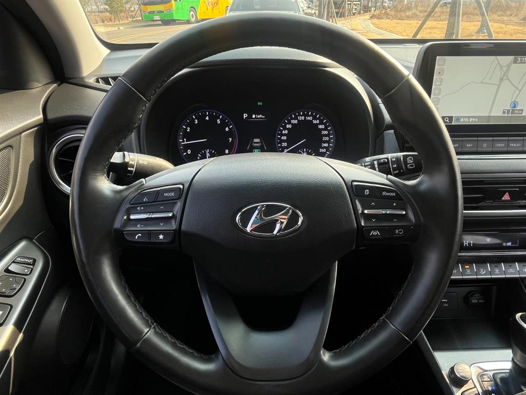 HYUNDAI Kona - Vista 7