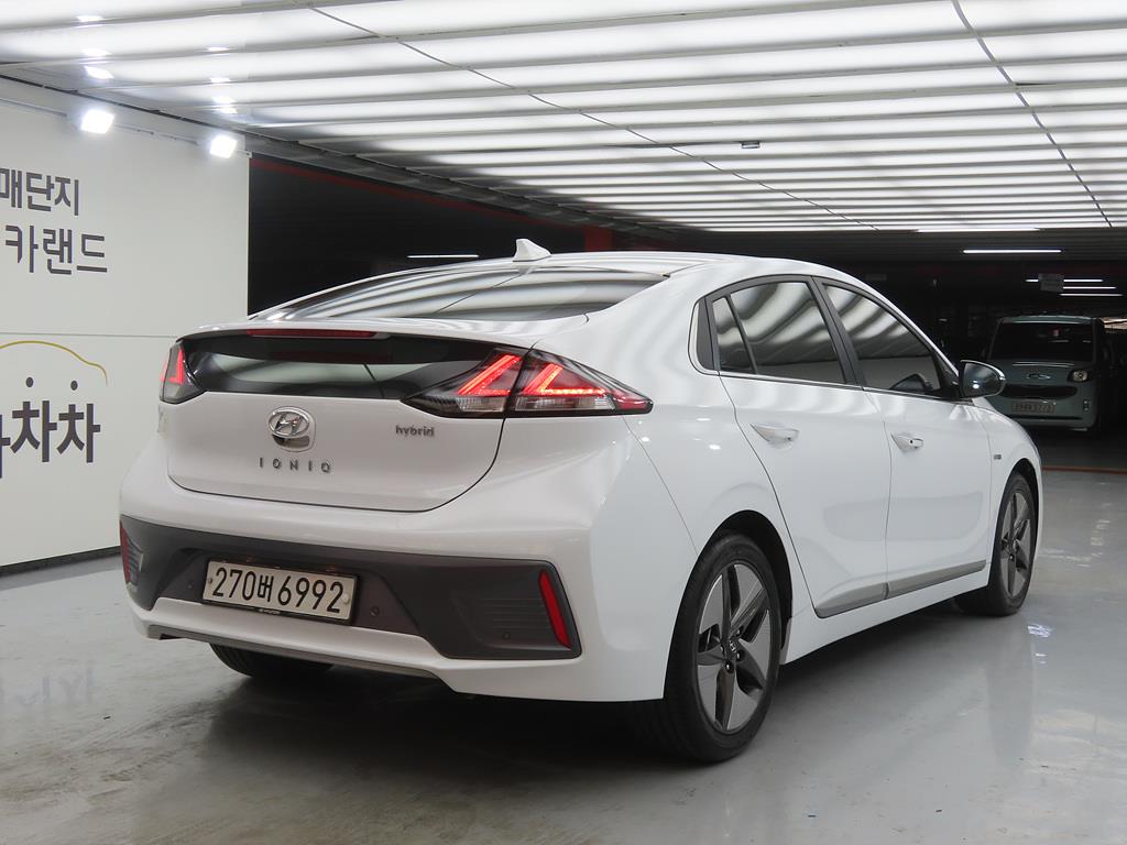 HYUNDAI Ioniq - Vista 4