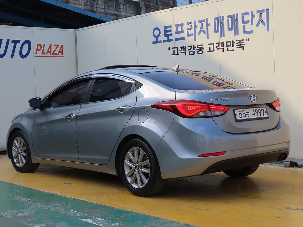 HYUNDAI Avante - Vista 4