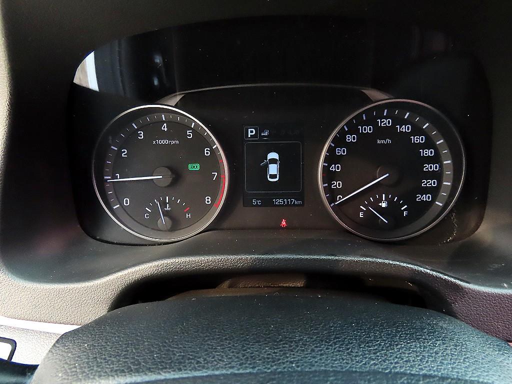 HYUNDAI Avante - Vista 9