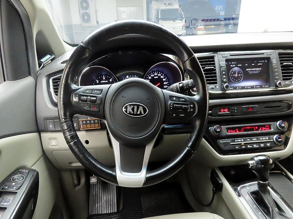 KIA Carnival - Vista 7