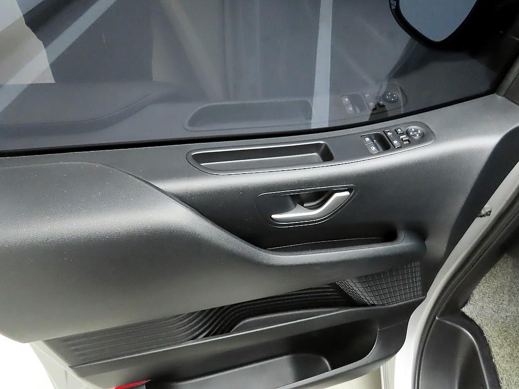 HYUNDAI Staria - Vista 11